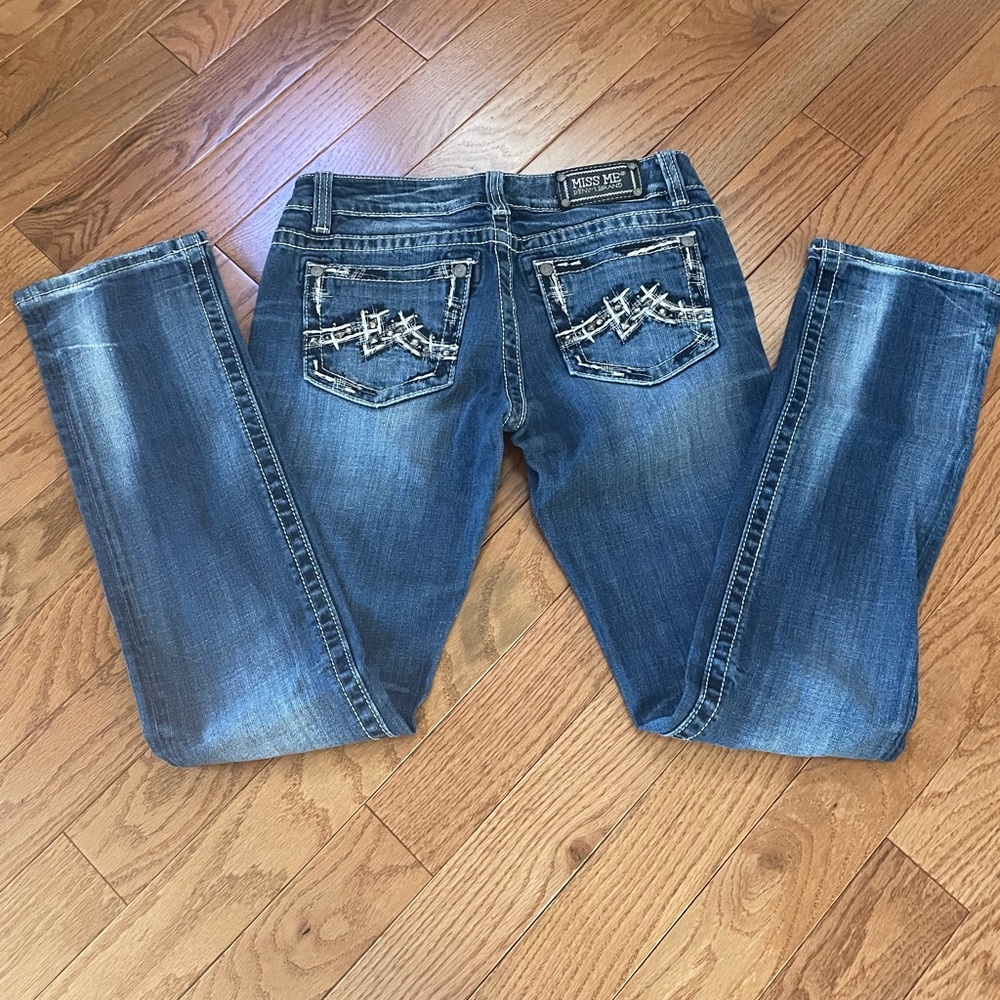 Slightly worn Miss Me Straight leg jeans. Smoke free home.